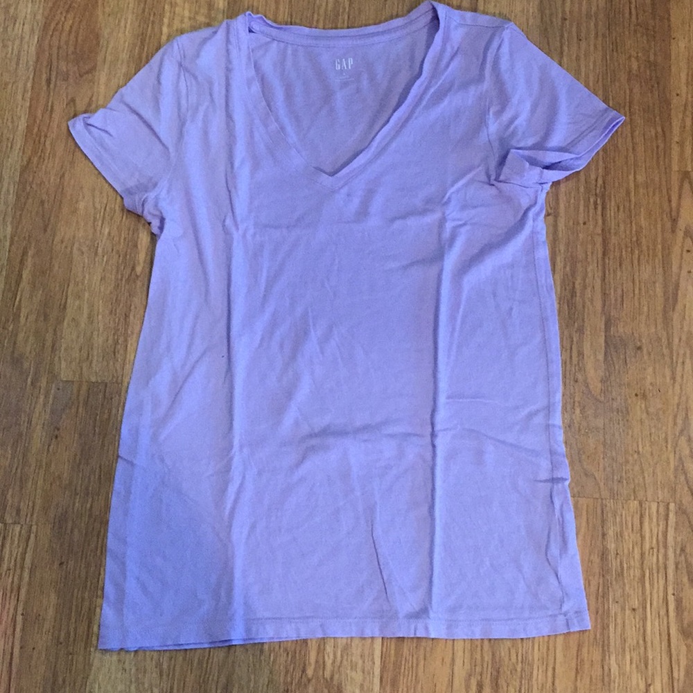 GAP lavender purple short sleeve v-neck tee